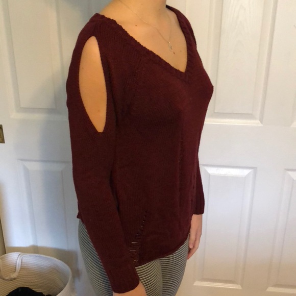 Maroon Guess Distressed Sweater - Picture 2 of 5